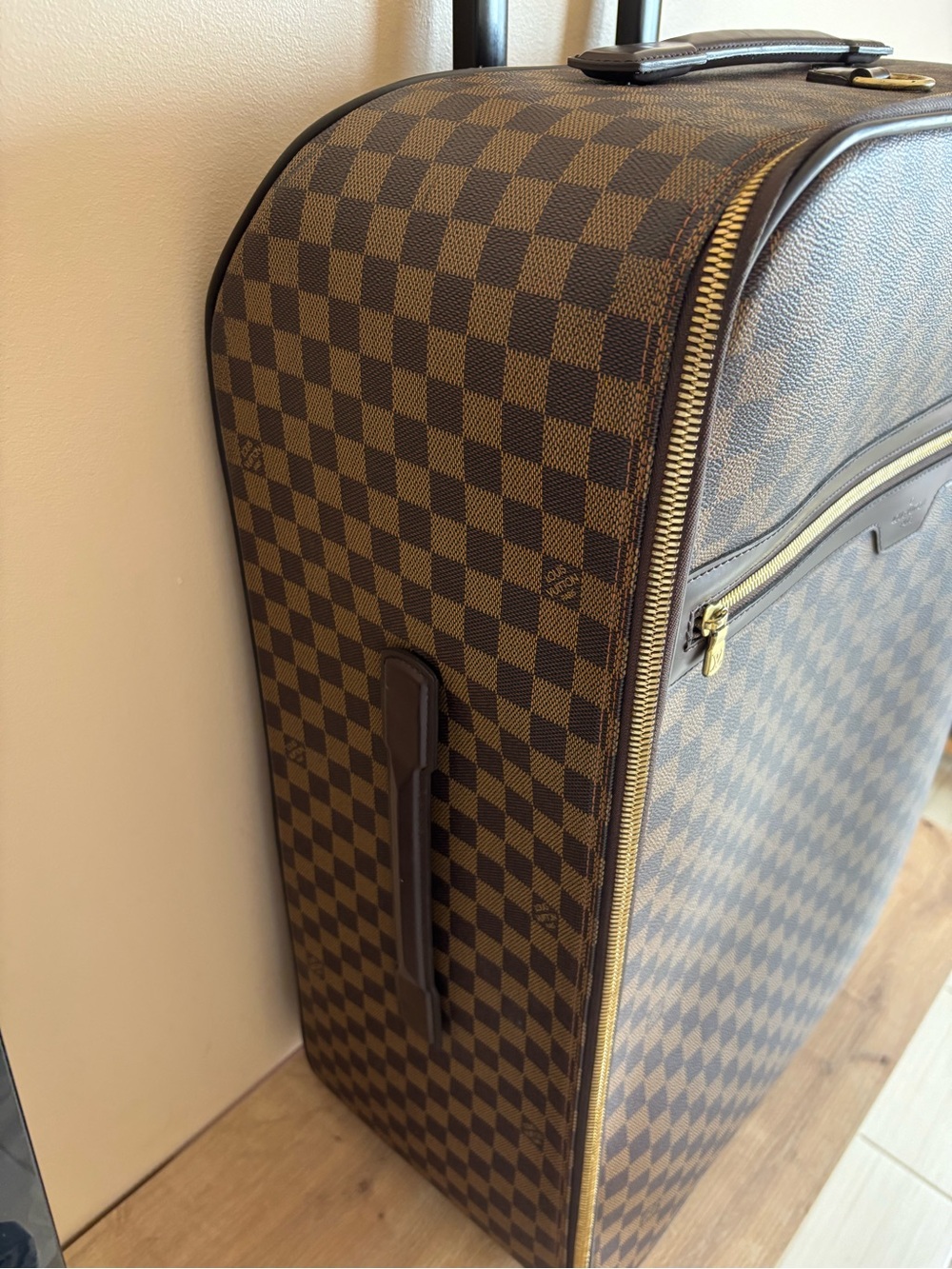 Authentic Louis Vuitton pegase 70 damier ebene suitcase w/accesories - Picture 5 of 9